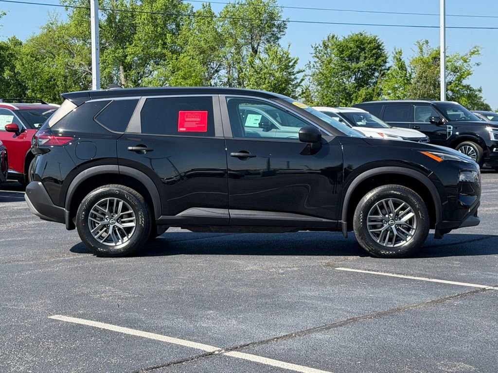 Used 2023 Nissan Rogue S AWD/4WD image 4