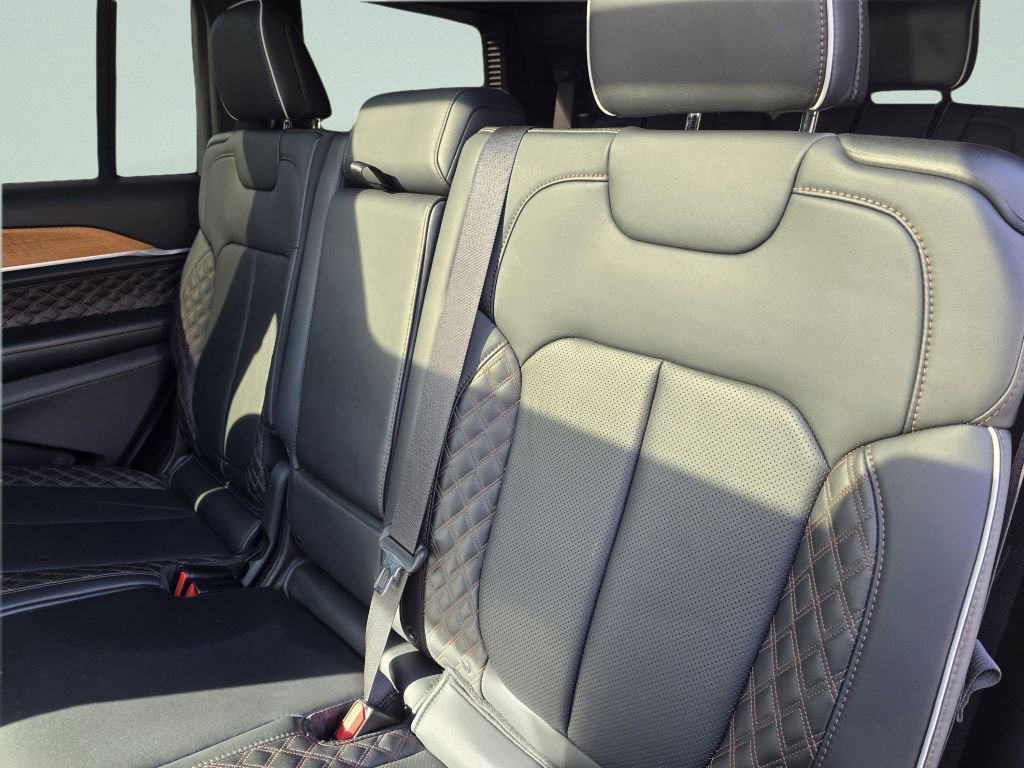 Used 2023 Jeep Grand Cherokee L Summit image 24