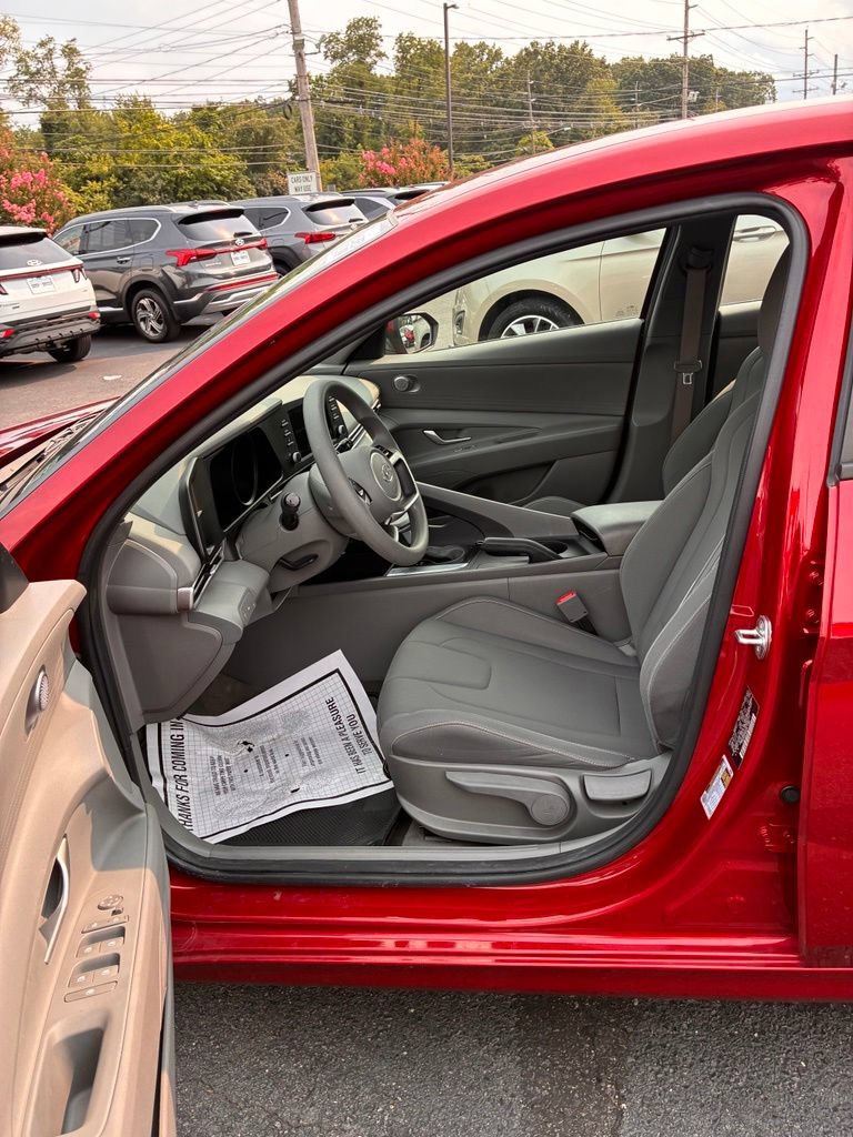 Used 2023 Hyundai Elantra SEL FWD image 23
