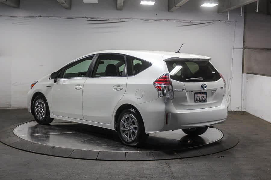 Used 2016 Toyota Prius V Two FWD image 4