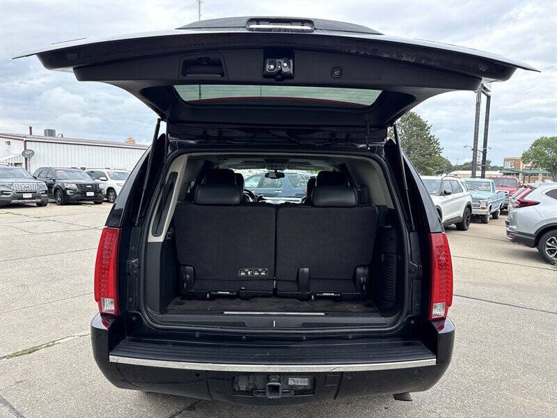 Used 2011 Cadillac Escalade AWD w/ Touring Package image 22