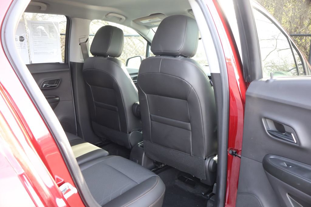 Used 2022 Chevrolet Trax LT w/ LT Convenience Package image 45