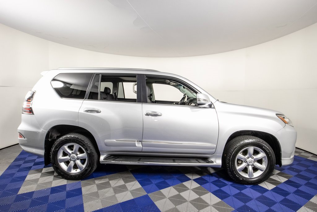 Used 2018 Lexus GX 460 w/ Navigation Package image 4