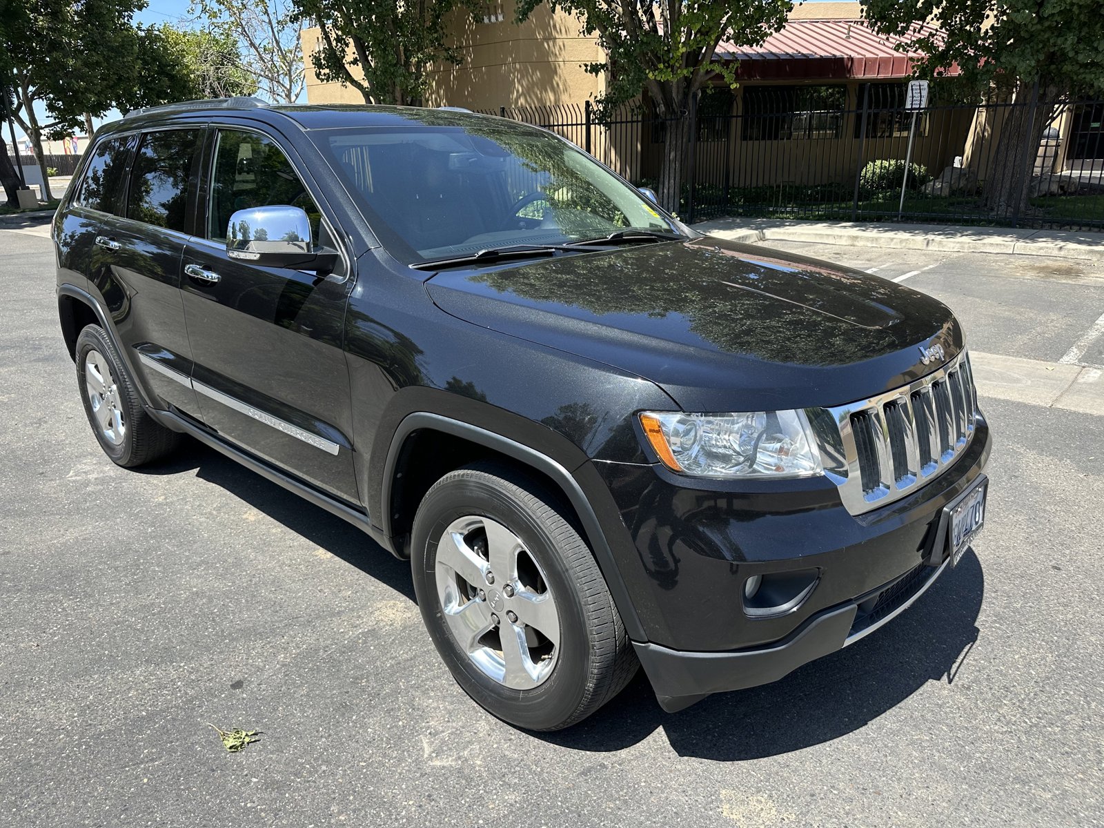 Used 2013 Jeep Grand Cherokee Limited AWD/4WD image 3