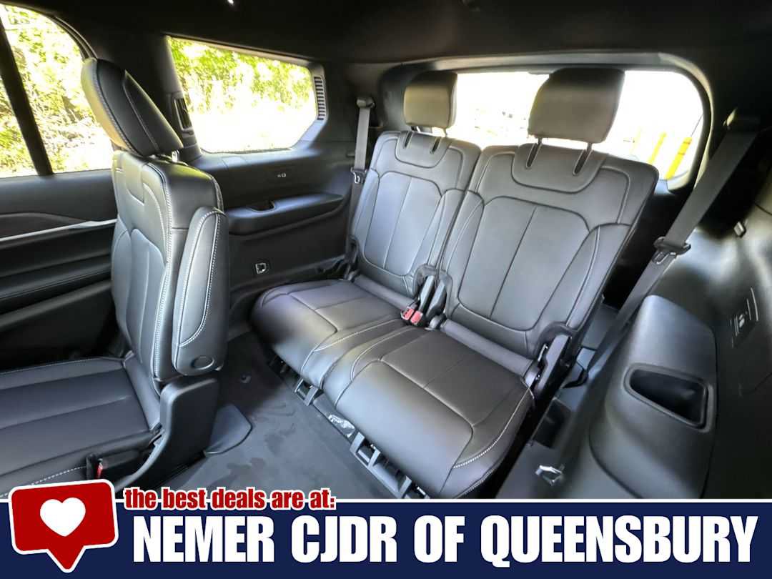 New 2026 Jeep Grand Cherokee L Limited w/ Limited Altitude Package AWD/4WD image 24