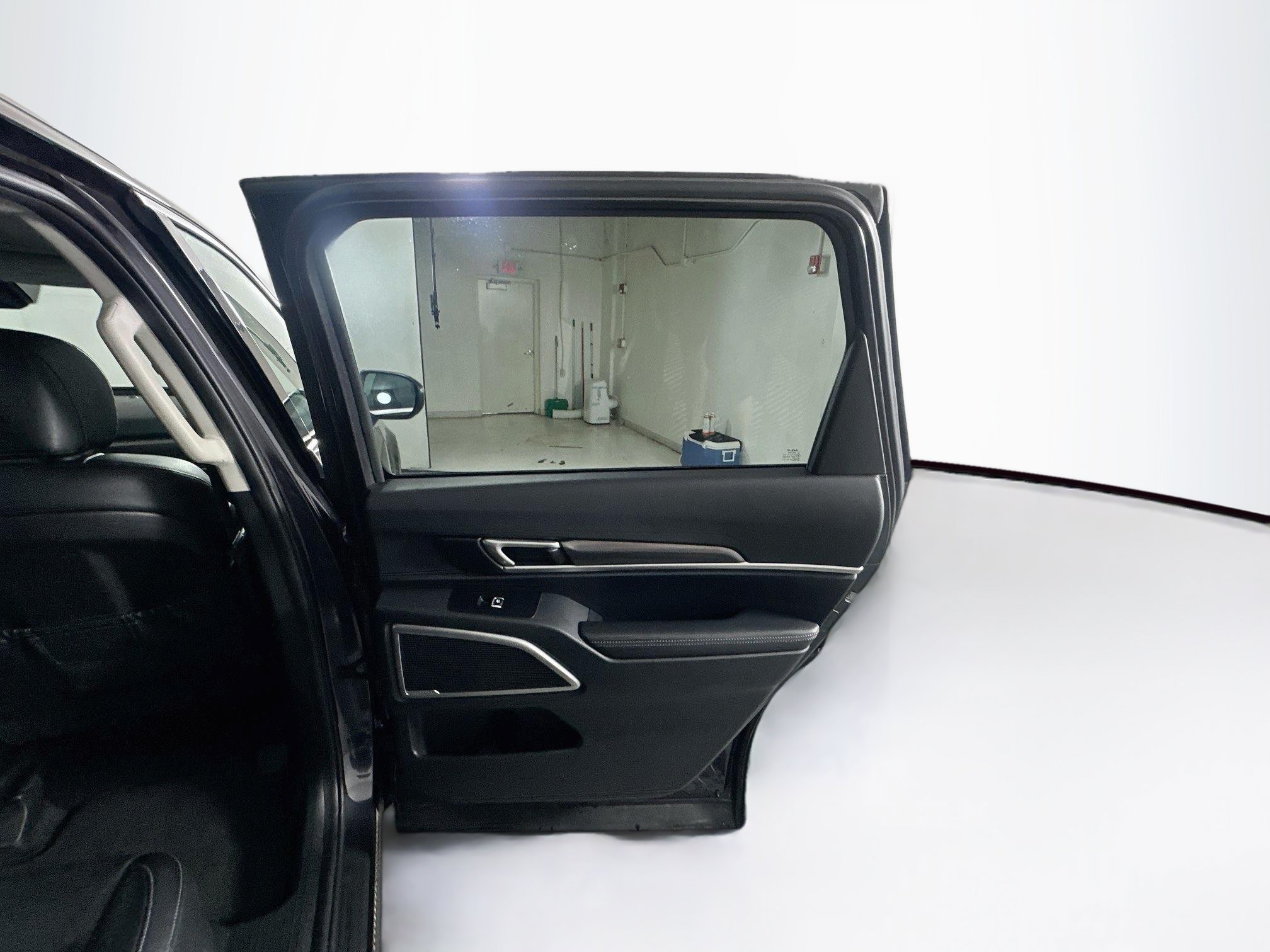 Used 2025 Kia Telluride S FWD image 33