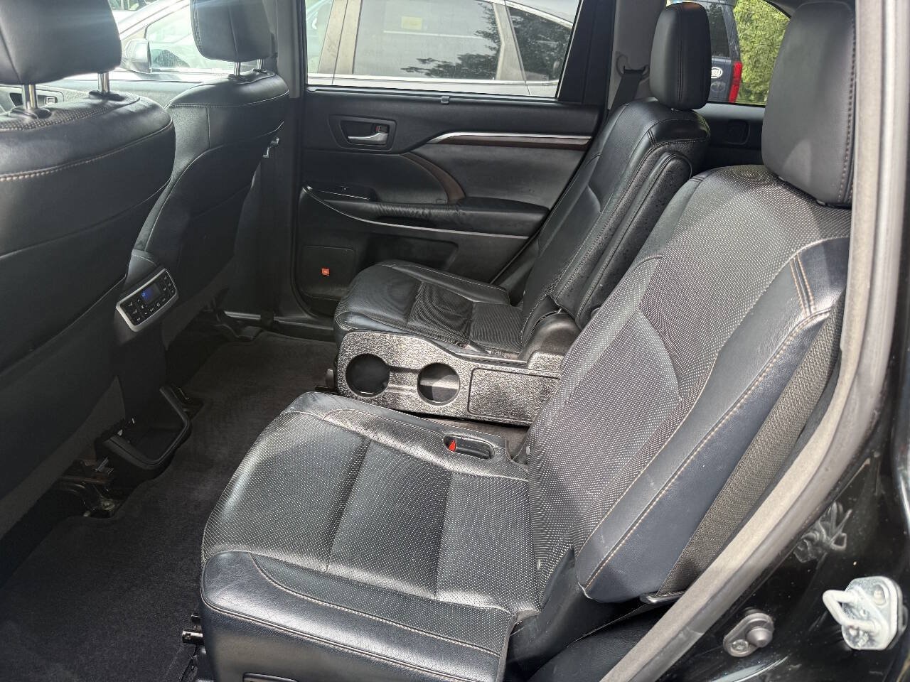 Used 2015 Toyota Highlander Limited Platinum AWD/4WD image 17