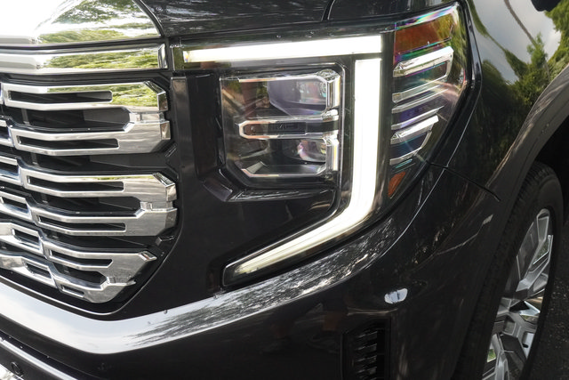 Used 2023 GMC Sierra 1500 Denali w/ Denali Reserve Package AWD/4WD image 38