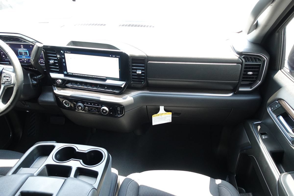 Used 2024 Chevrolet Silverado 1500 LT AWD/4WD image 40