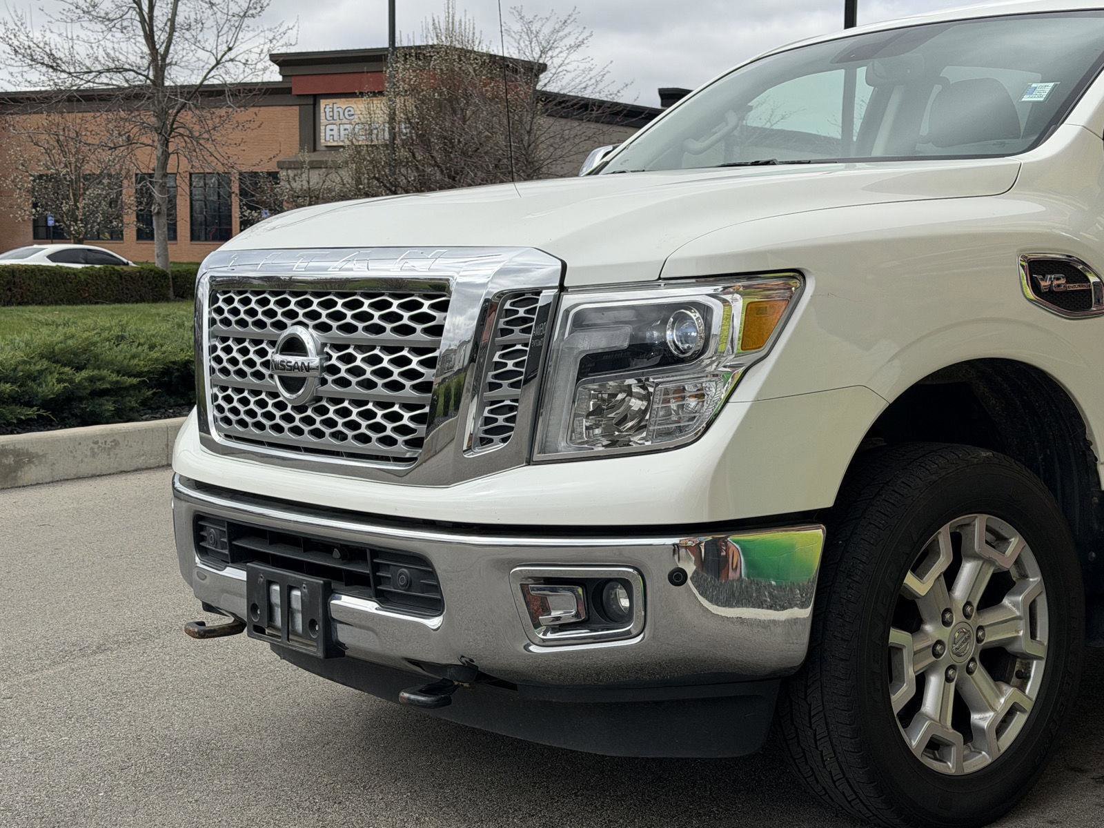 Used 2017 Nissan Titan SL image 6