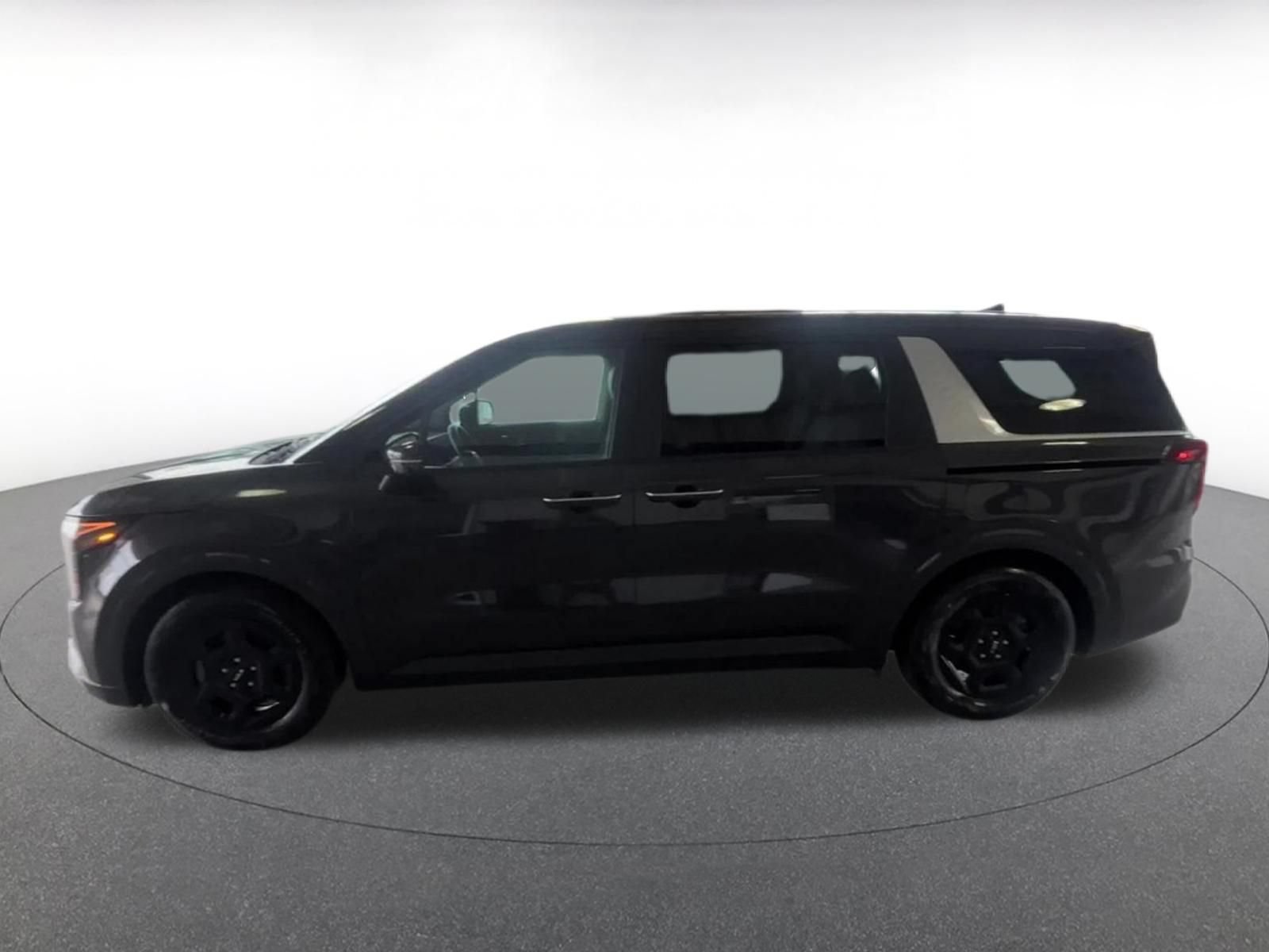 Used 2026 Kia Carnival FWD image 8