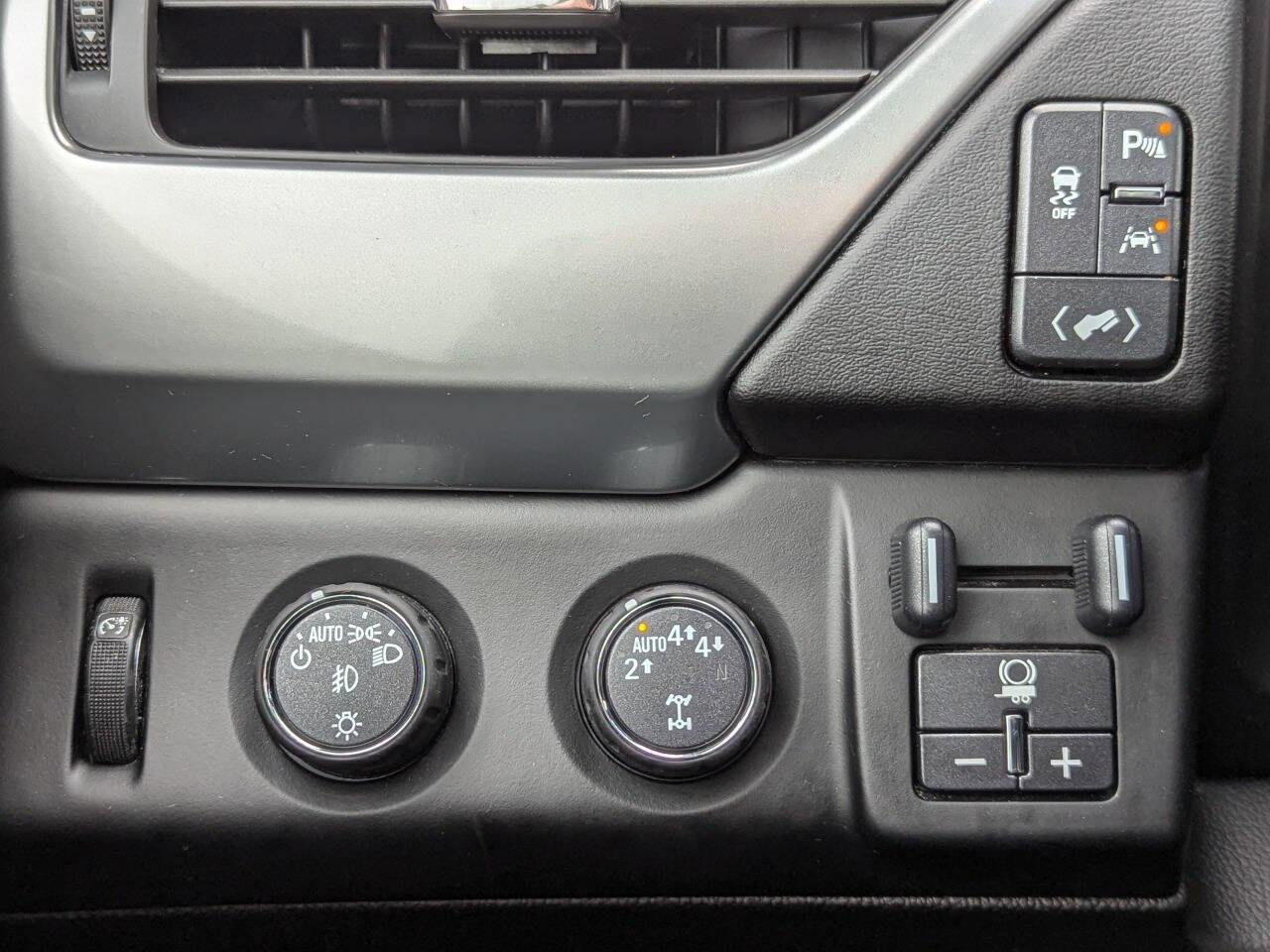 Used 2017 Chevrolet Tahoe LT image 26