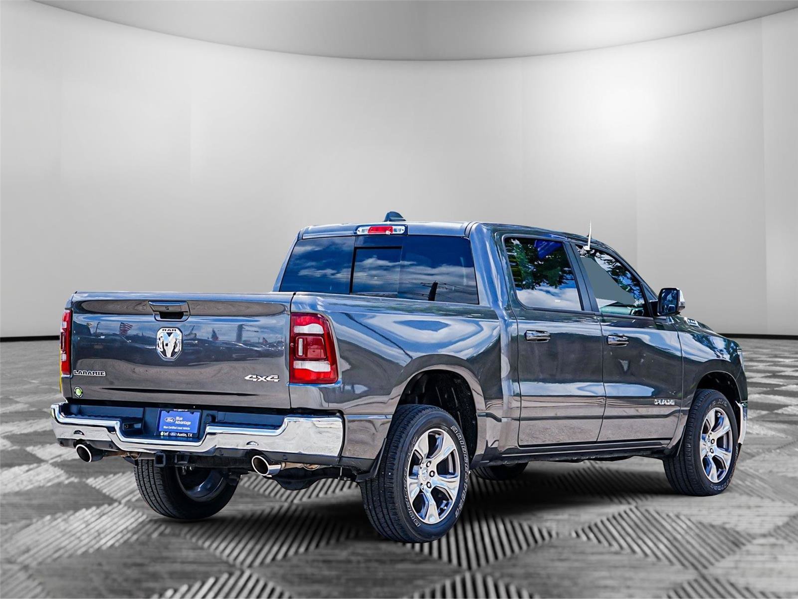 Used 2023 RAM 1500 Laramie AWD/4WD image 4