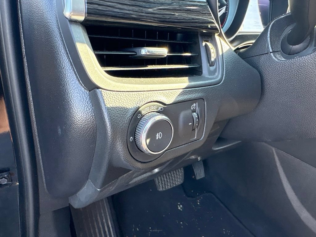 Used 2017 Buick Envision Essence FWD image 17