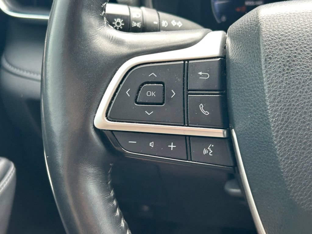 Used 2023 Toyota Highlander Platinum FWD image 42