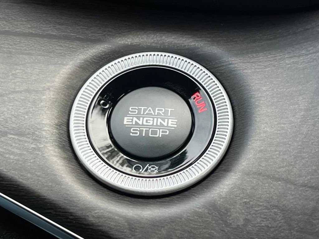 New 2025 Jeep Grand Cherokee L Overland w/ Luxury Tech Group IV image 11