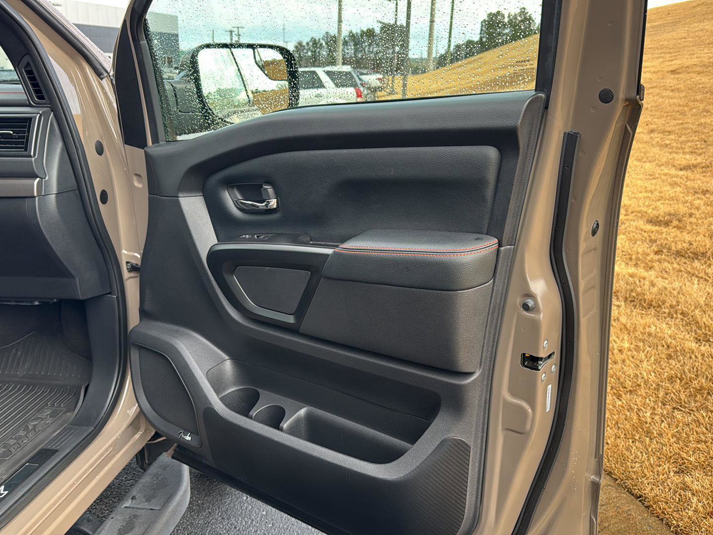 Used 2023 Nissan Titan PRO-4X w/ Pro-4x Convenience Package image 12