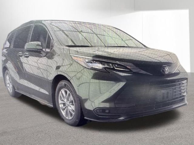 Used 2024 Toyota Sienna LE FWD image 5