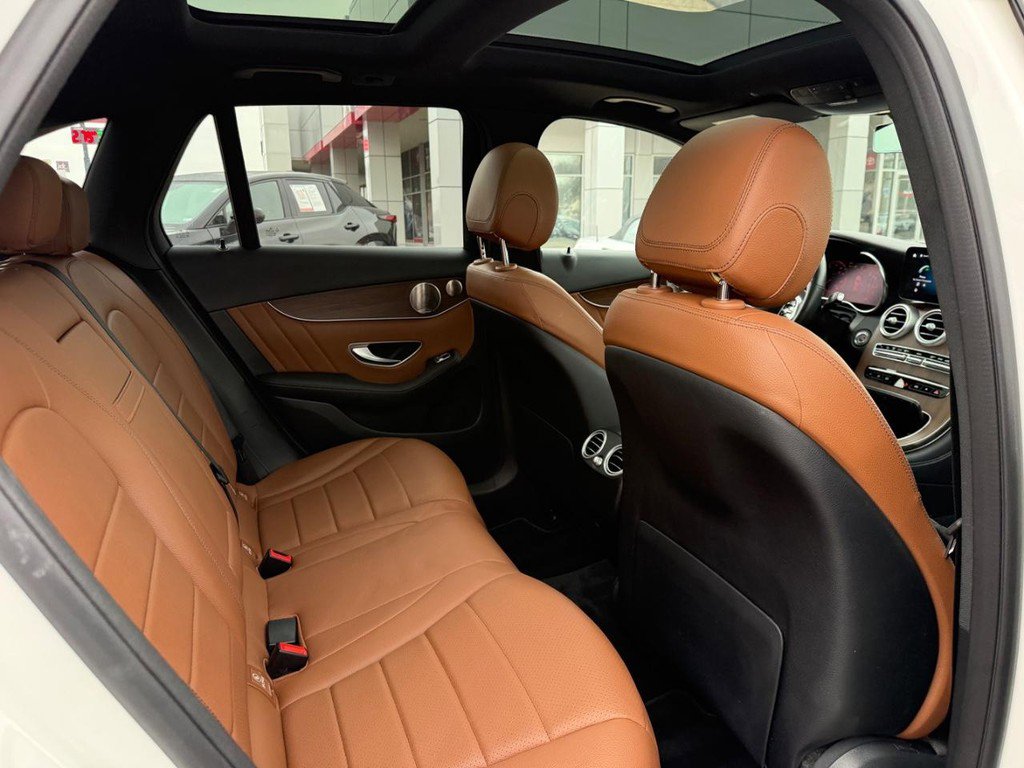 Used 2021 Mercedes-Benz GLC 300 4MATIC image 10