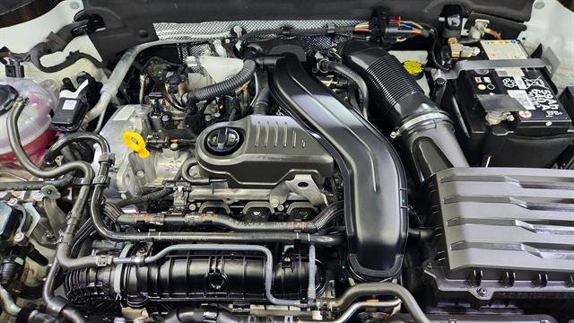 Used 2025 Volkswagen Taos SE image 35