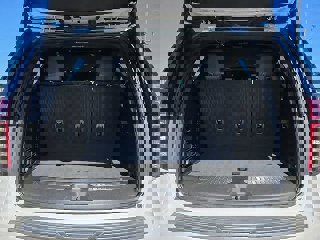 Used 2023 Chevrolet Tahoe High Country w/ Advanced Technology Package AWD/4WD image 17