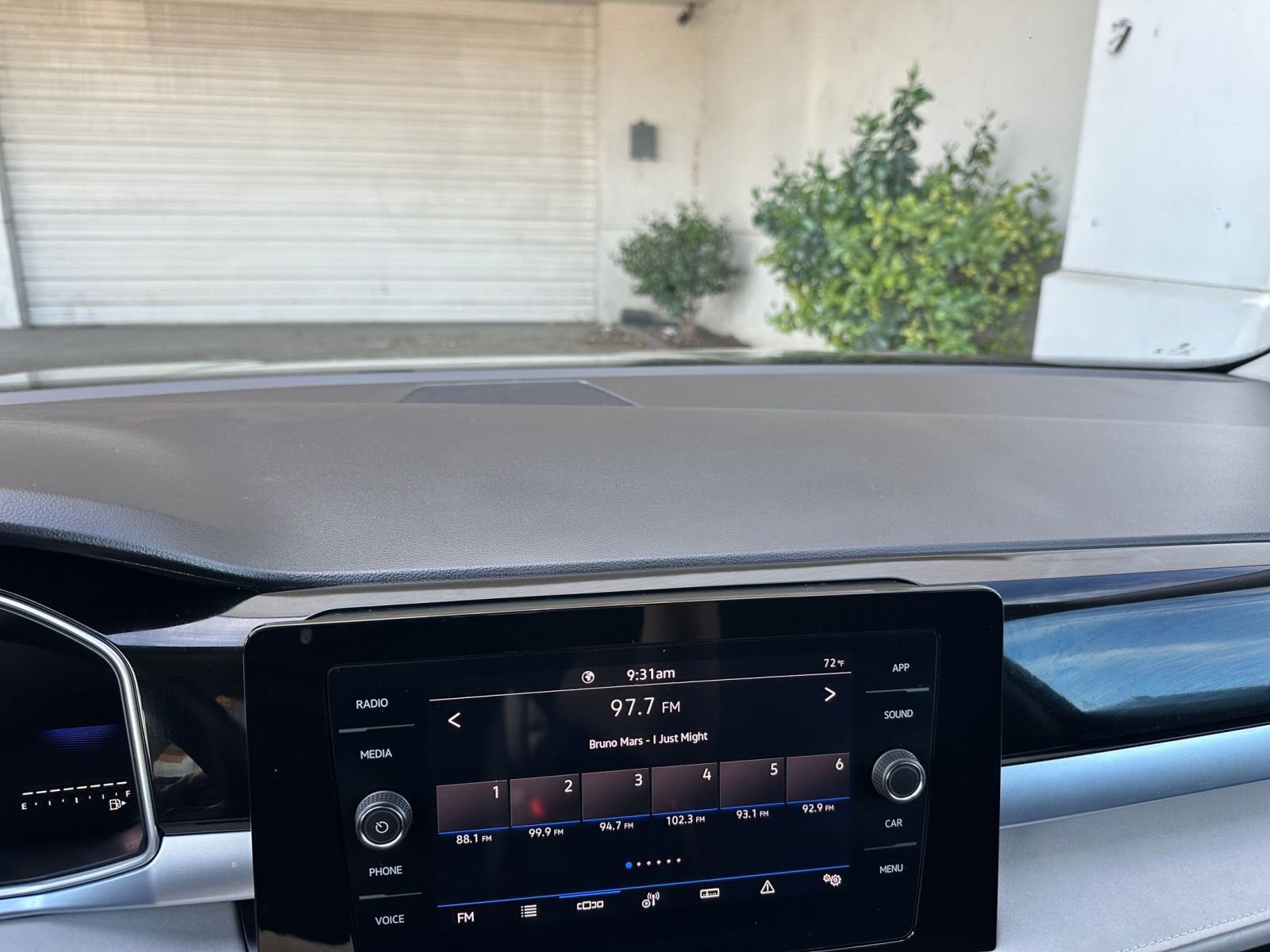 Used 2025 Volkswagen Taos SE image 17