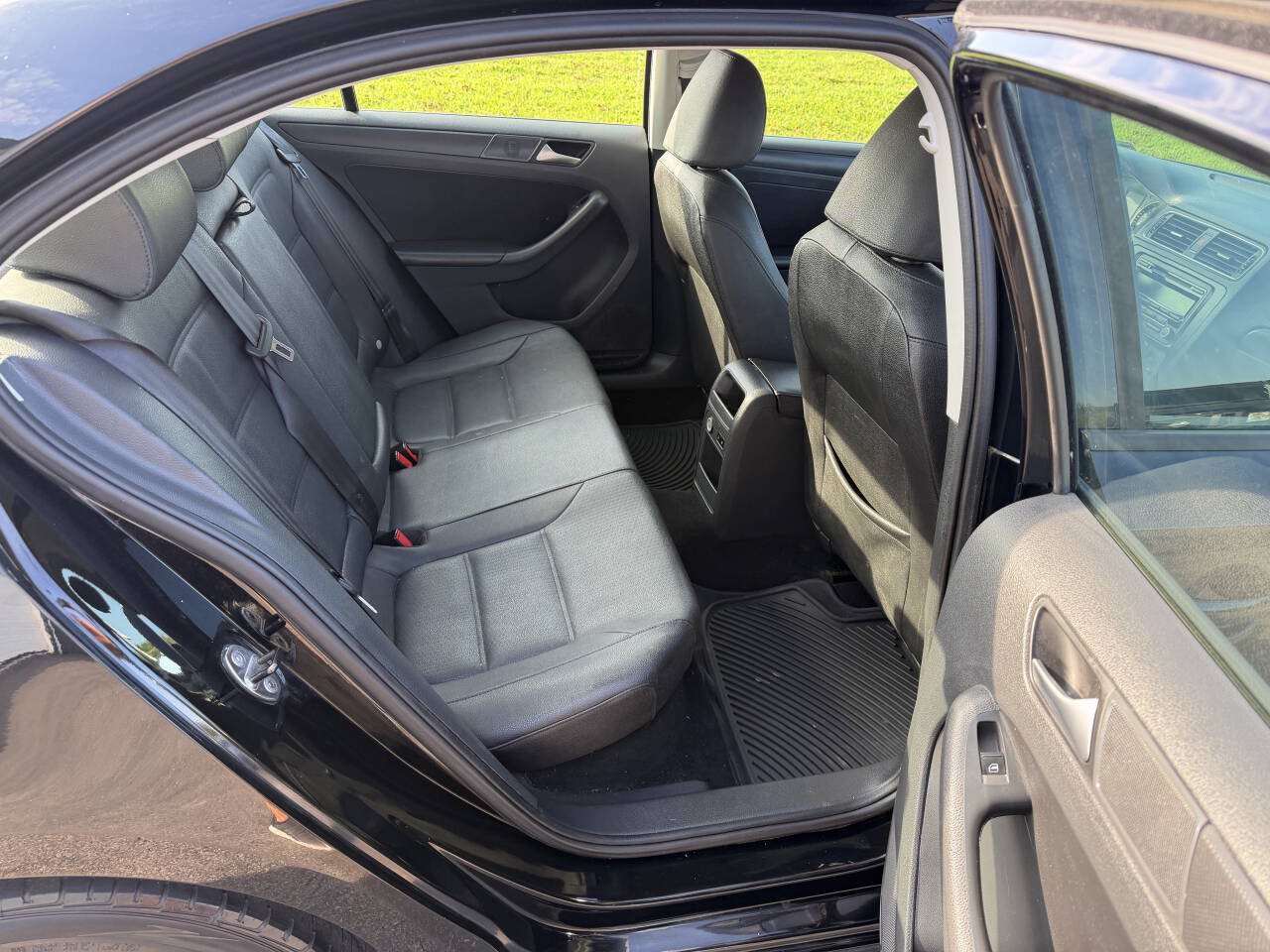 Used 2012 Volkswagen Jetta SE FWD image 16