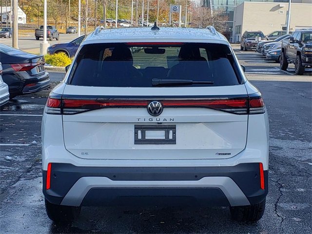 New 2025 Volkswagen Tiguan SE image 4