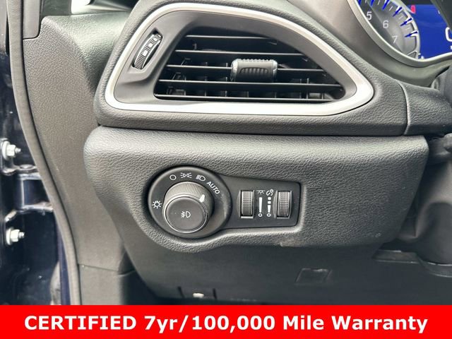 Used 2025 Chrysler Pacifica Select FWD image 27