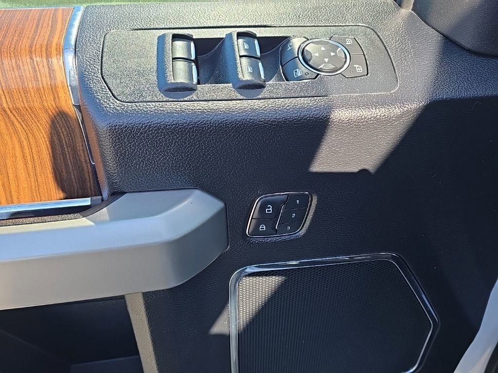 Used 2017 Ford F150 Lariat image 9