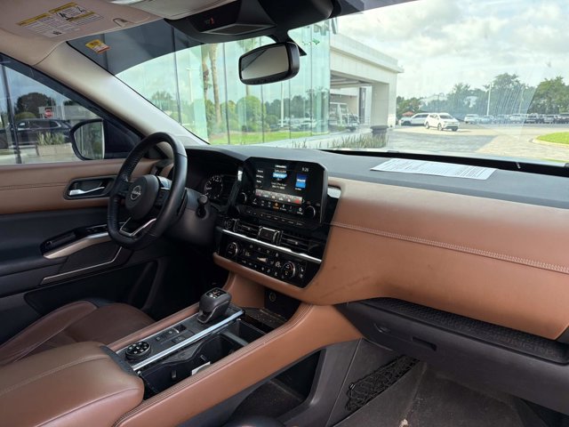 Used 2022 Nissan Pathfinder Platinum w/ Cargo Package AWD/4WD image 19