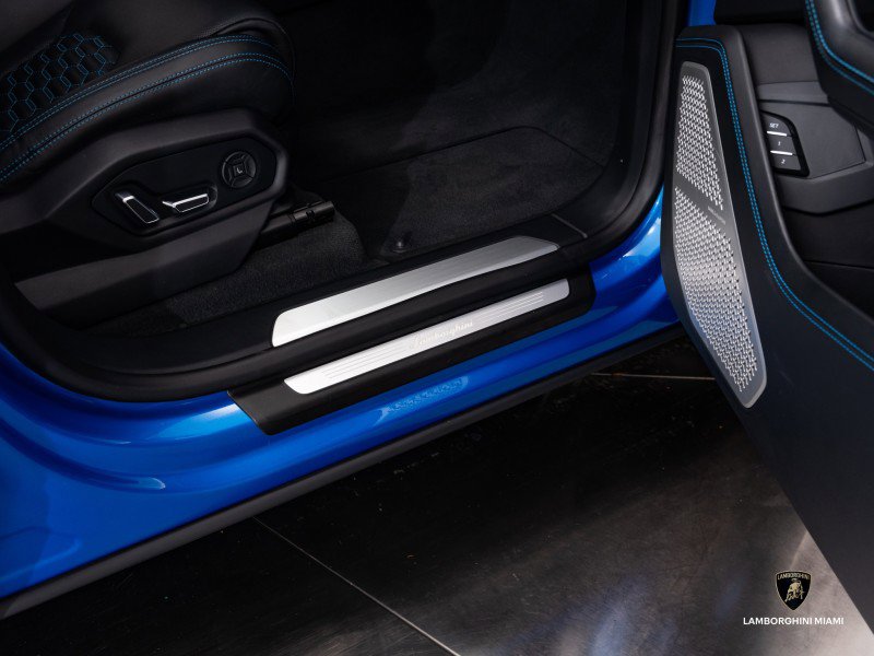 Used 2020 Lamborghini Urus image 36