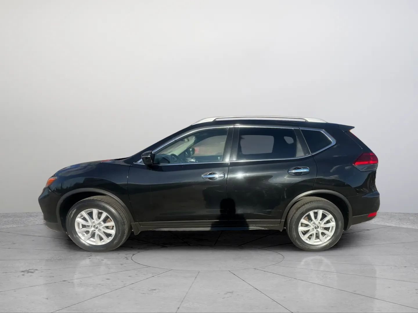 Used 2019 Nissan Rogue SV AWD/4WD image 2