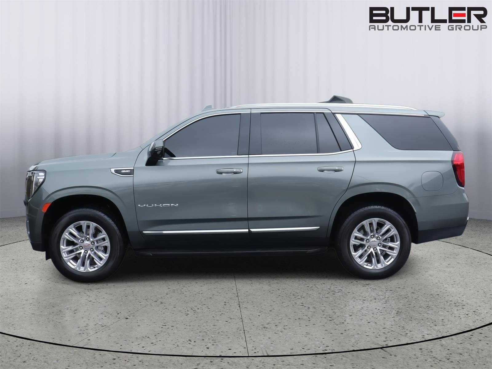 Used 2024 GMC Yukon SLT w/ SLT Luxury Package AWD/4WD image 4