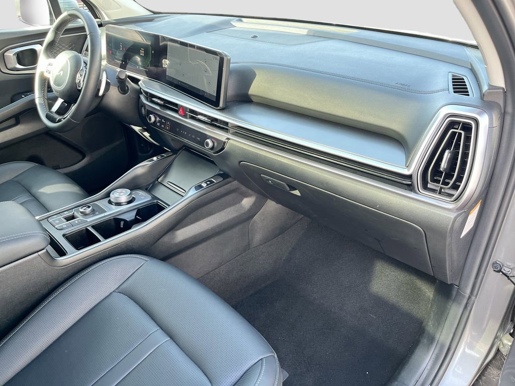 Certified 2025 Kia Sorento EX w/ EX Panoramic Sunroof Package image 33