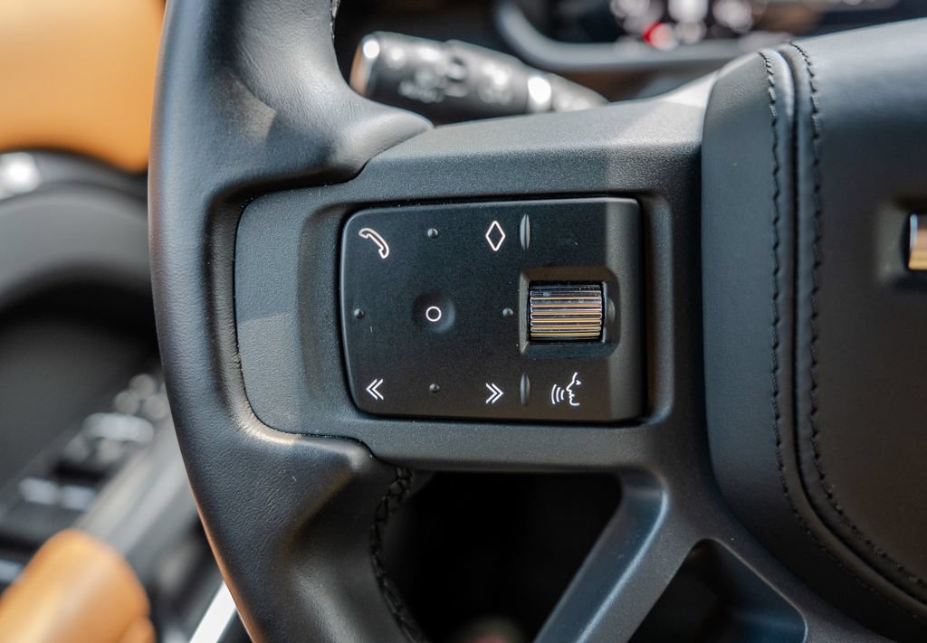 Used 2023 Land Rover Defender 130 X AWD/4WD image 6