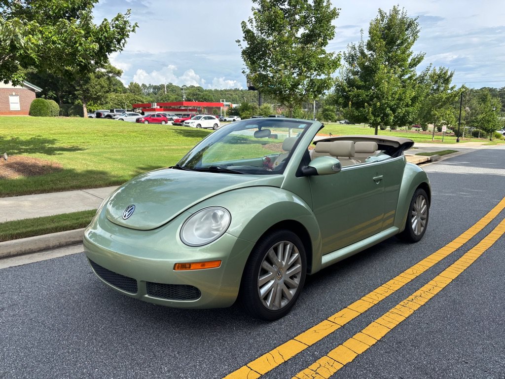 Used 2008 Volkswagen Beetle SE FWD image 1