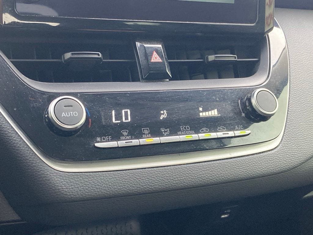 Used 2025 Toyota Corolla LE FWD image 21