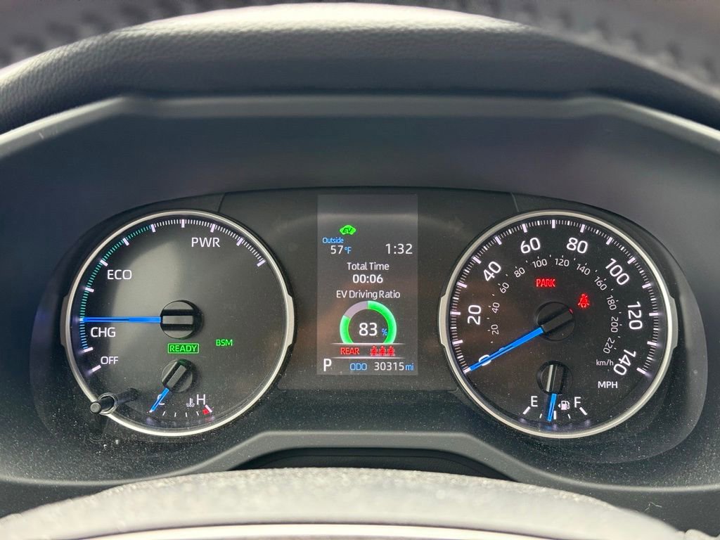 Used 2022 Toyota RAV4 XLE Premium AWD/4WD image 26