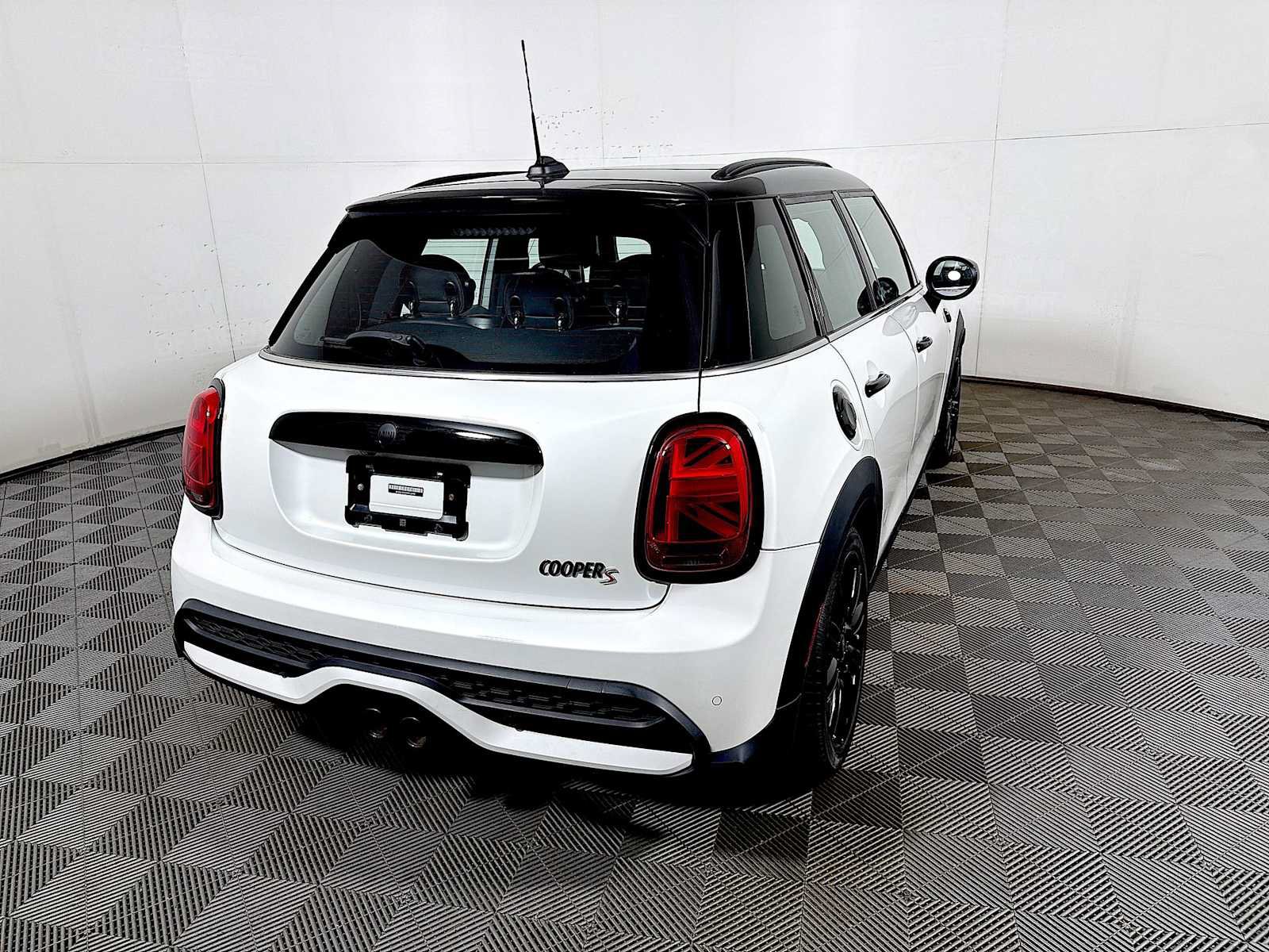 Certified 2023 MINI Cooper S w/ Signature Upholstery Package FWD image 6