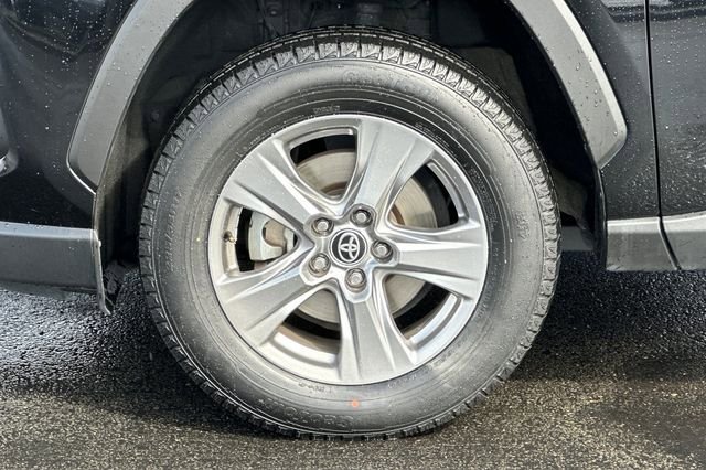 Certified 2024 Toyota RAV4 XLE AWD/4WD image 31