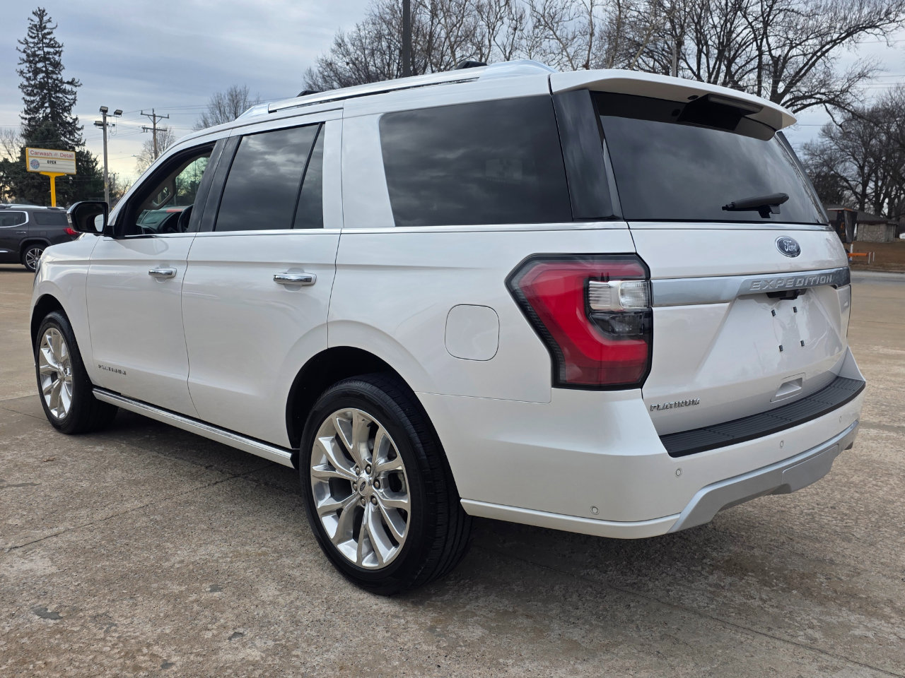 Used 2019 Ford Expedition Platinum image 17
