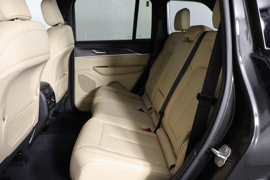 Used 2023 Jeep Grand Cherokee Limited AWD/4WD image 16