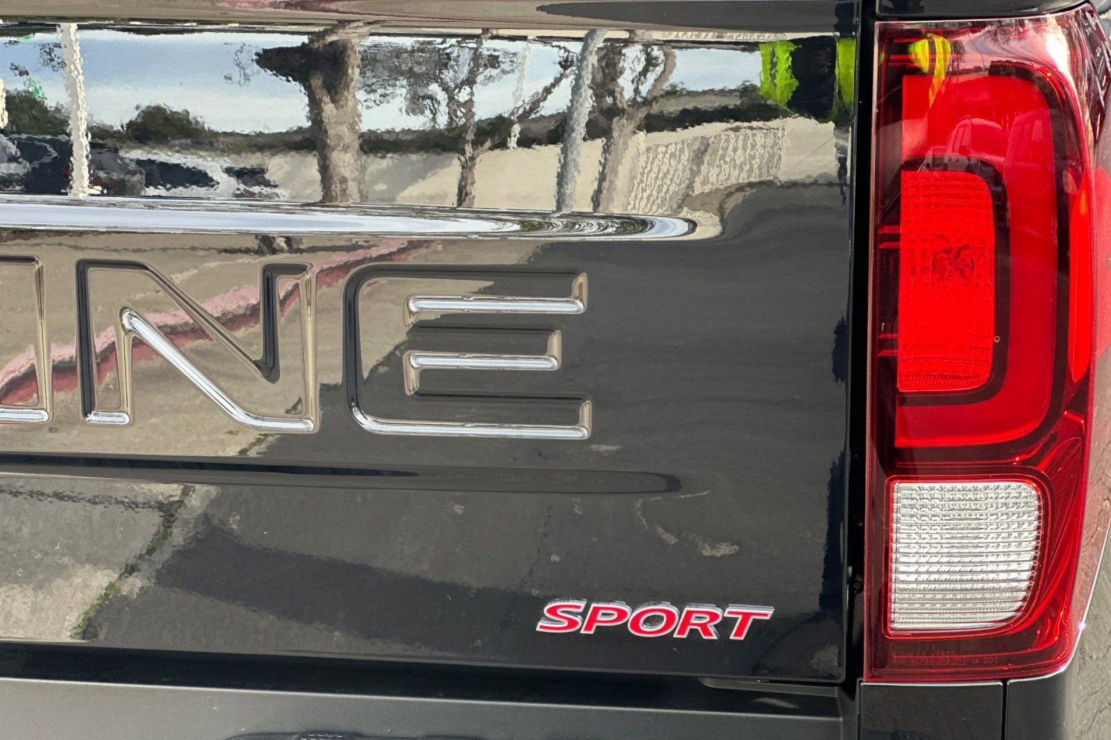 Used 2025 Honda Ridgeline Sport image 33