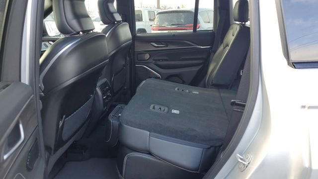 Used 2022 Jeep Grand Cherokee Overland w/ Advanced Protech Group III image 28