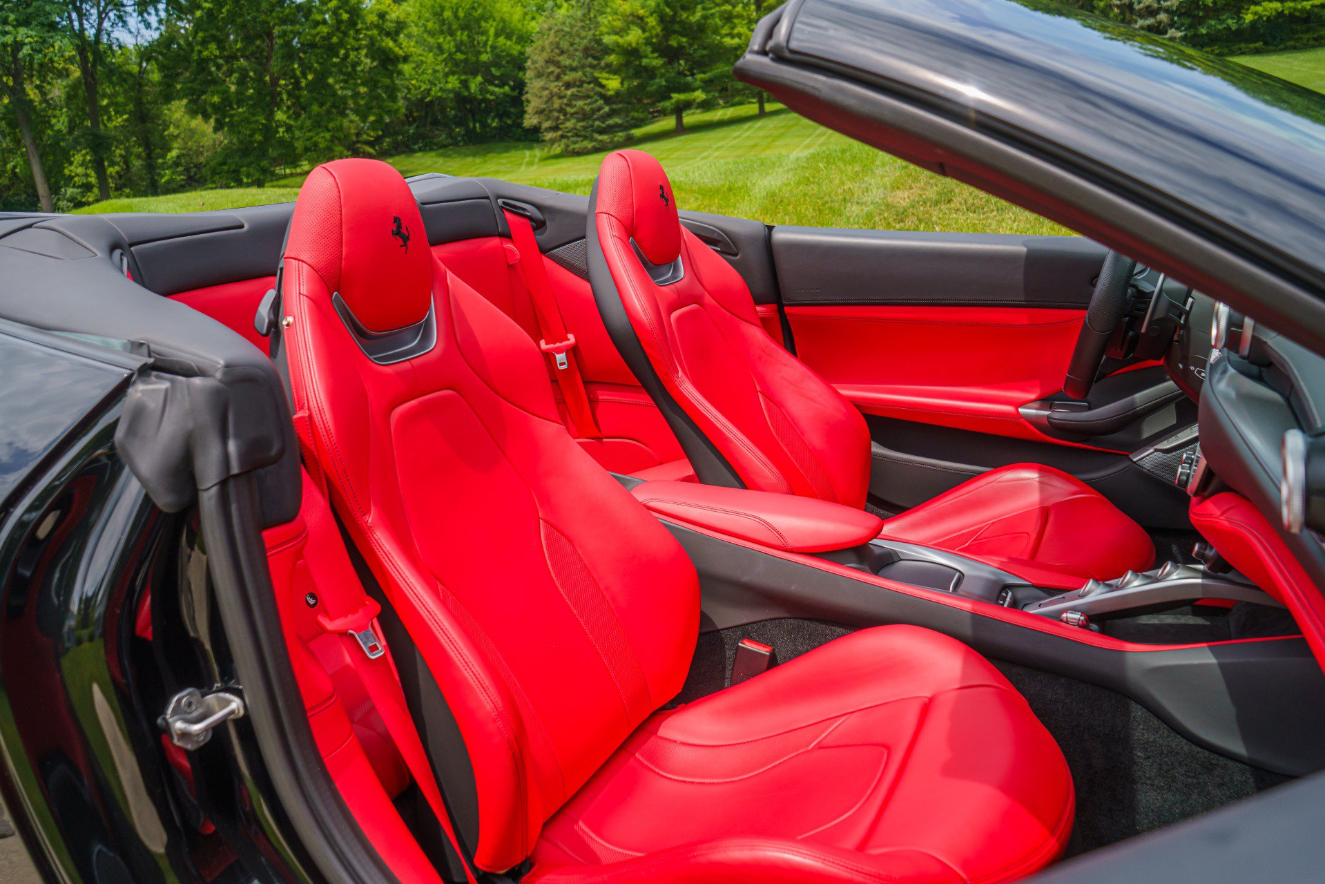 Used 2019 Ferrari Portofino RWD image 52