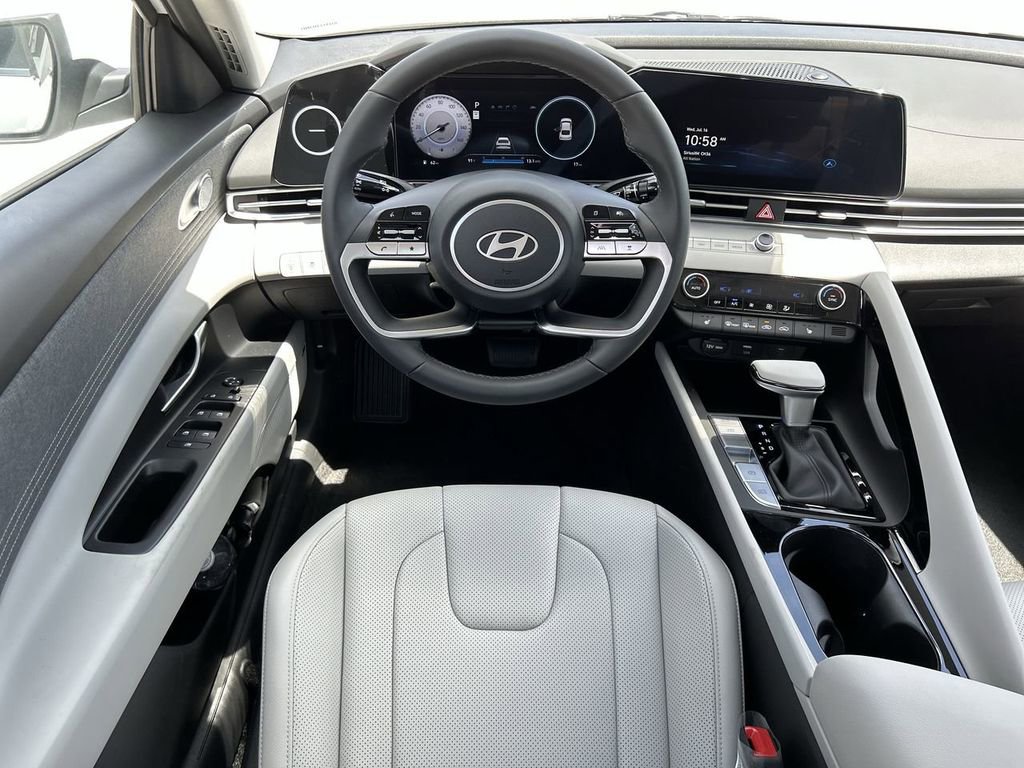 New 2025 Hyundai Elantra Limited image 4