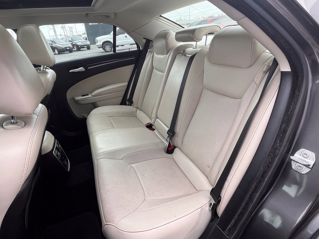 Used 2016 Chrysler 300 C RWD image 10