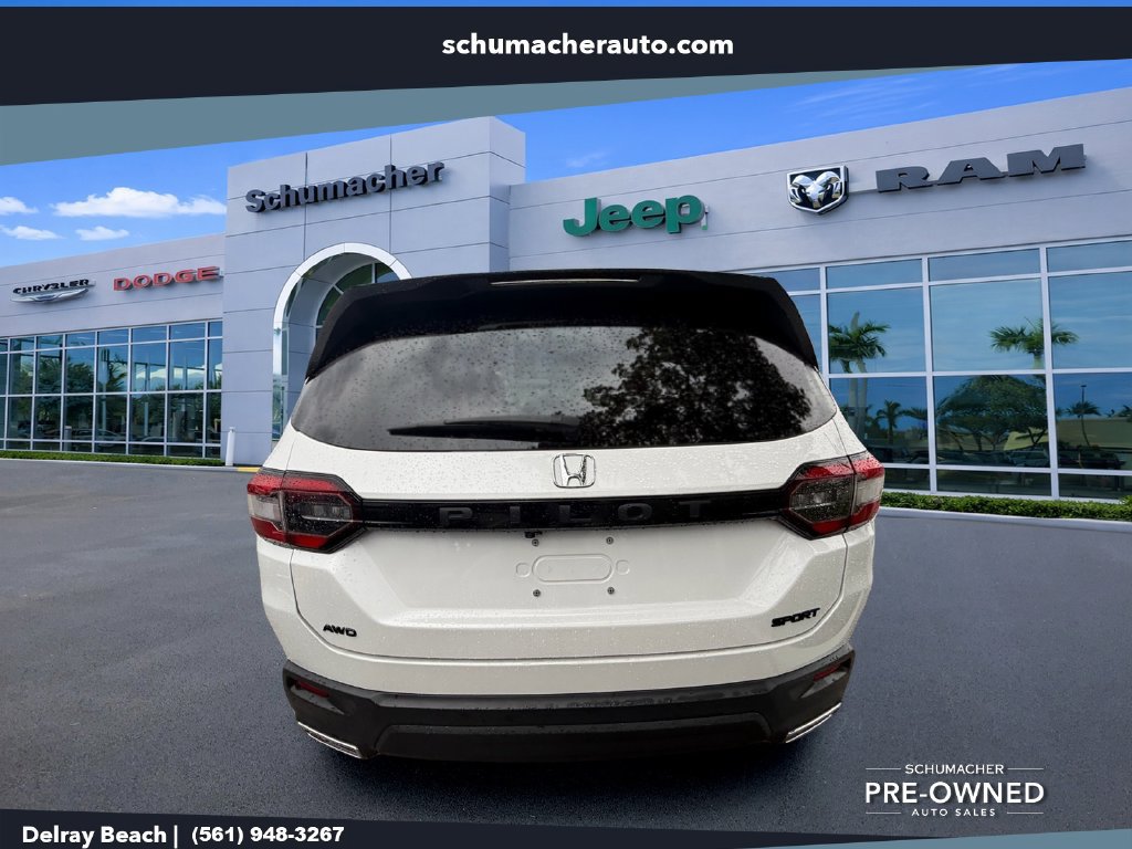 Used 2025 Honda Pilot Sport image 6