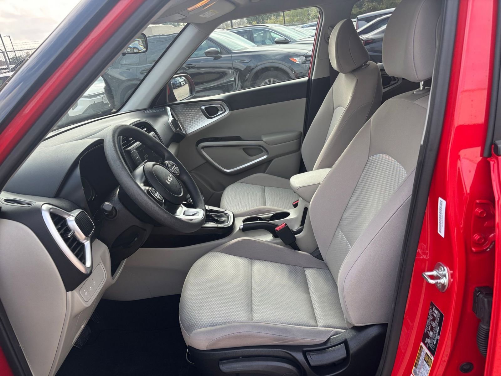 Used 2025 Kia Soul LX w/ LX Technology Package image 24